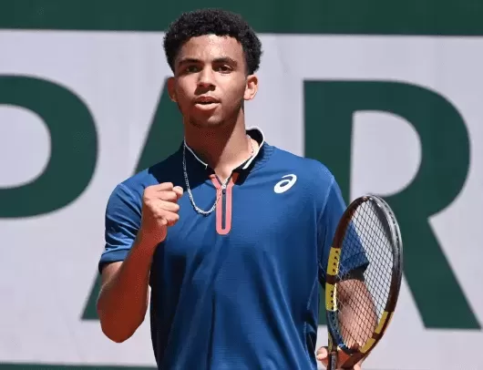 Fils Advances to Fourth Round Despite Challenges in Miami